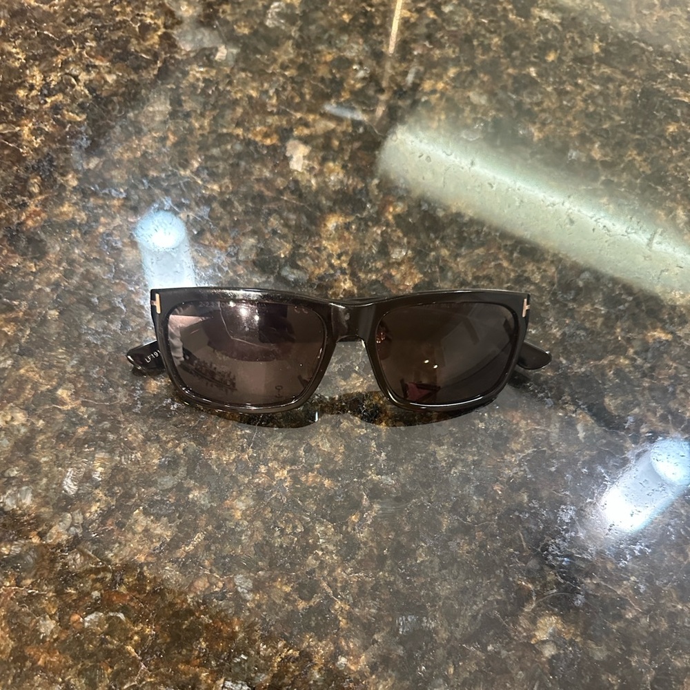 Tom Ford Hugh TF337 Stylish Black Sunglasses - Used No  Case
